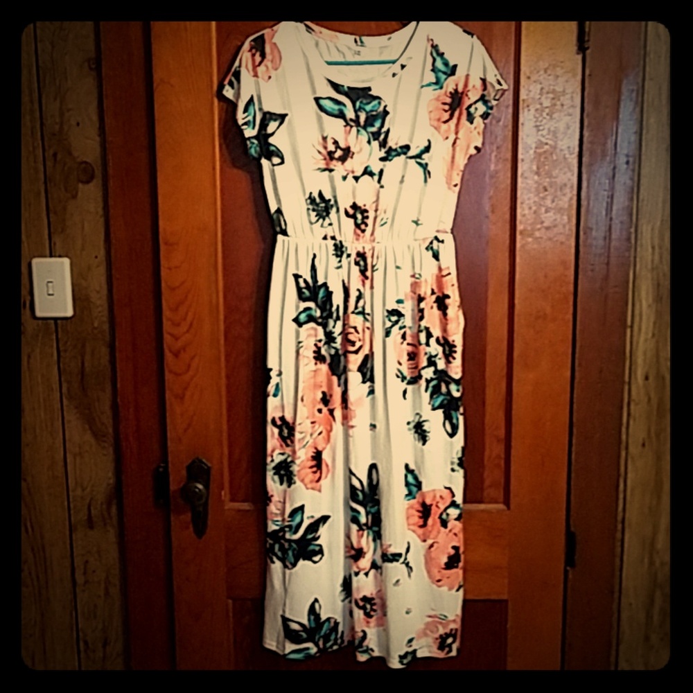 Short sleeve dress with pockets